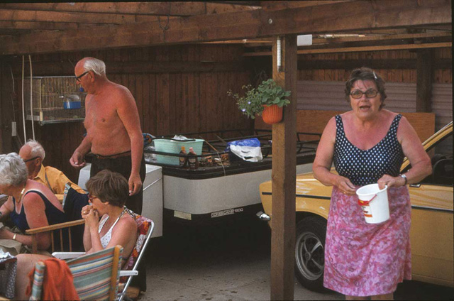 Sommer i gården. Bemærk vores CombiCamp i carporten